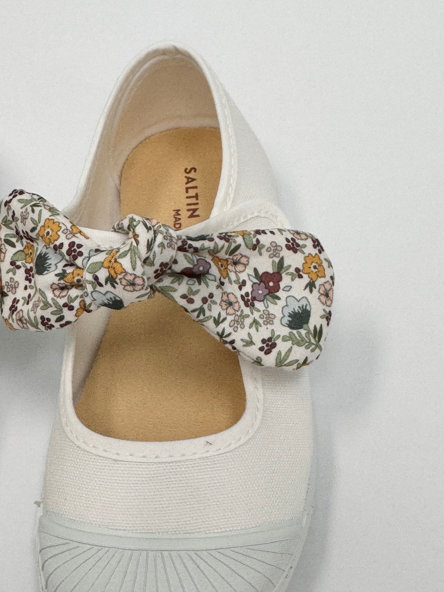 White Flower Bow Canvas Sneakers 4016-01