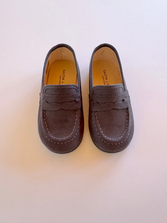1135-02 Grey Loafer