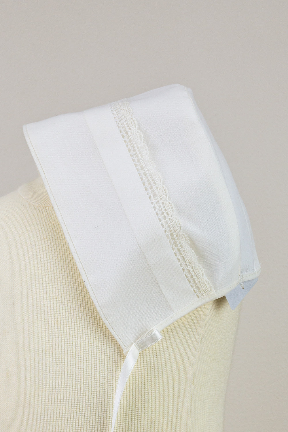 Beige Batiste Bonnet 817